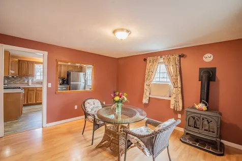 17 Concord Avenue Derry NH 03038