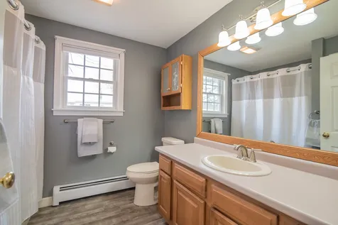 17 Concord Avenue Derry NH 03038