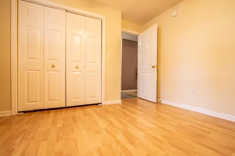 17 Concord Avenue Derry NH 03038