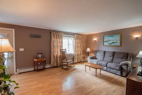 17 Concord Avenue Derry NH 03038