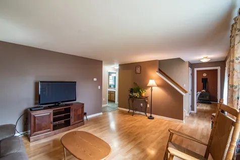 17 Concord Avenue Derry NH 03038