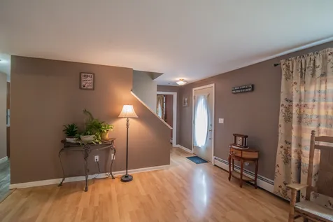17 Concord Avenue Derry NH 03038