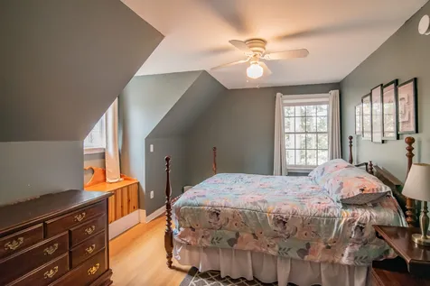 17 Concord Avenue Derry NH 03038
