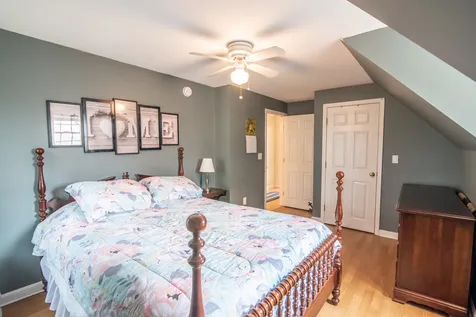 17 Concord Avenue Derry NH 03038
