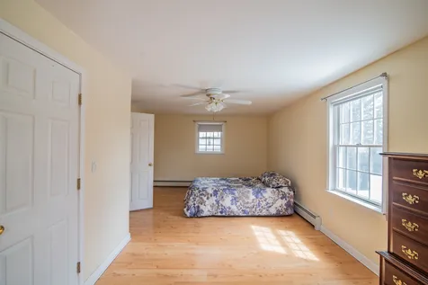 17 Concord Avenue Derry NH 03038