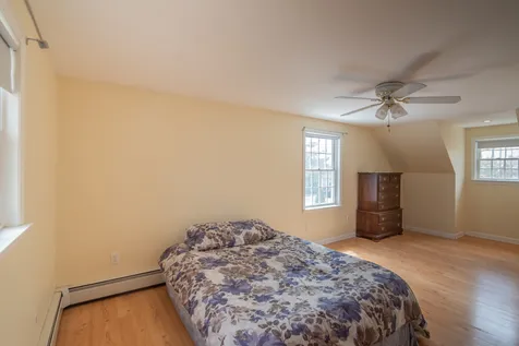 17 Concord Avenue Derry NH 03038