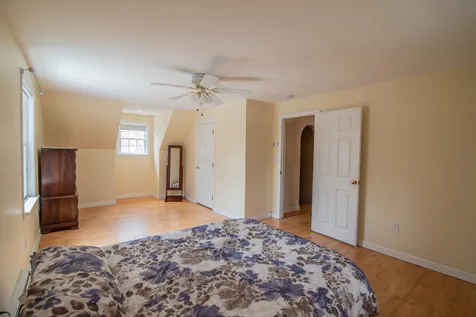 17 Concord Avenue Derry NH 03038