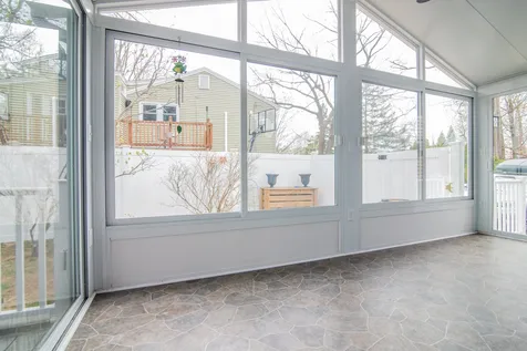 17 Concord Avenue Derry NH 03038