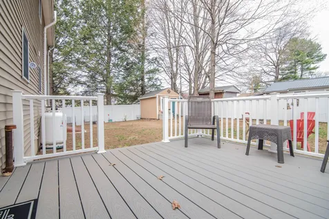 17 Concord Avenue Derry NH 03038