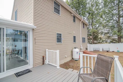 17 Concord Avenue Derry NH 03038