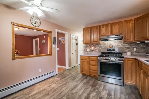 17 Concord Avenue Derry NH 03038