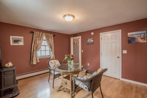 17 Concord Avenue Derry NH 03038