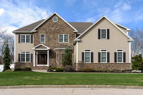 355 Lindstrom Lane Manchester NH 03104
