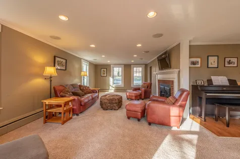 82 Barrett Road New London NH 03257