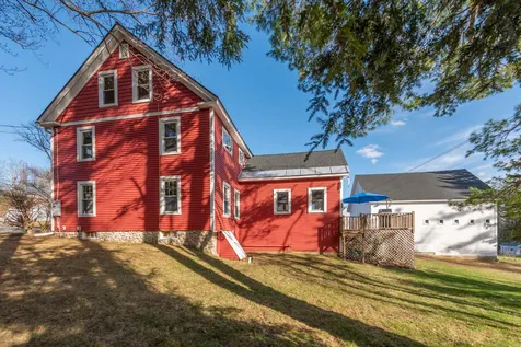 82 Barrett Road New London NH 03257