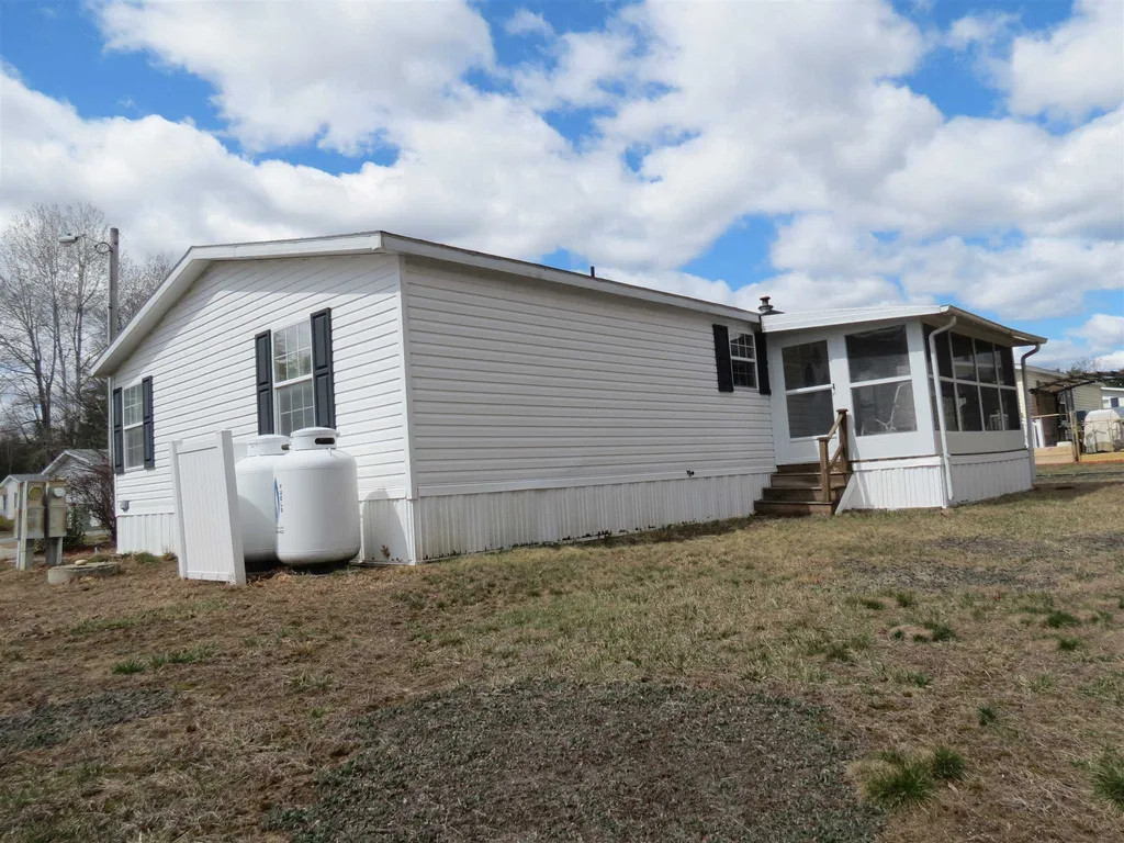 18 Seneca Street Rochester NH 03867