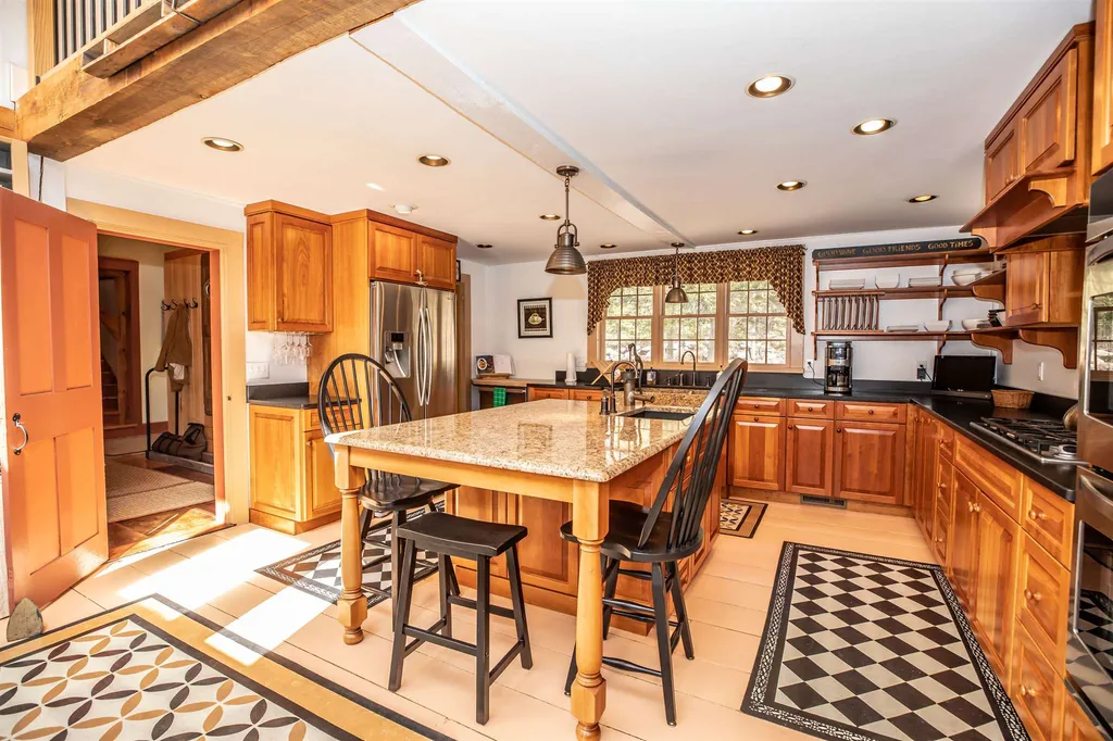 752 Murray Hill Road Hill NH 03243