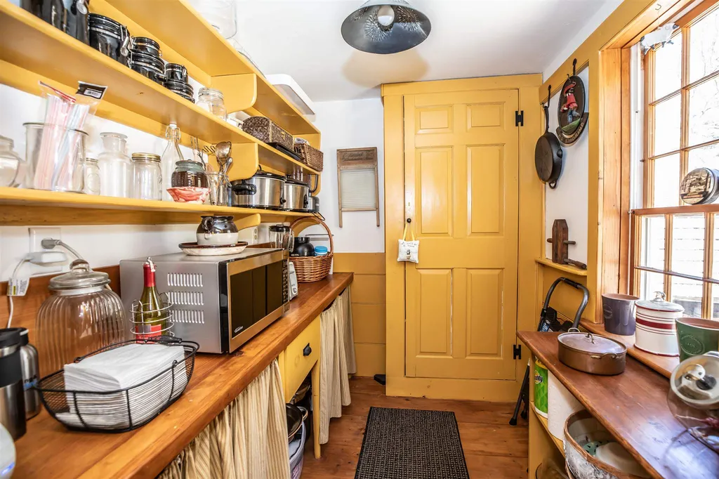 752 Murray Hill Road Hill NH 03243