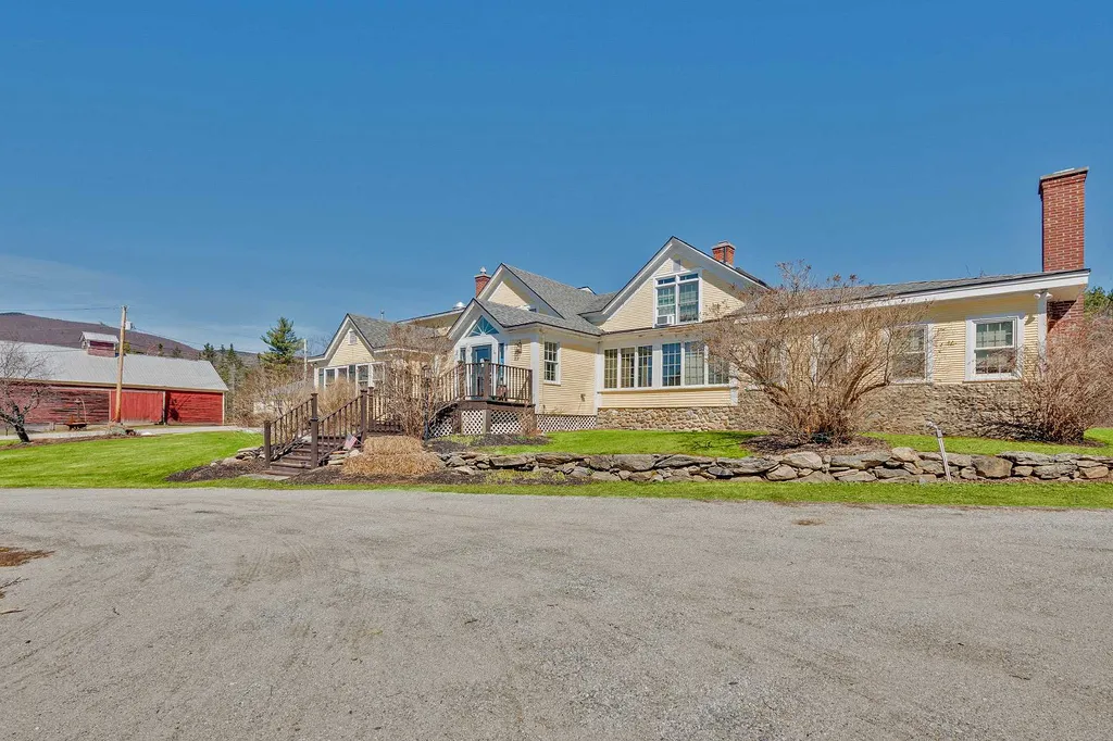54 Red Clover Lane Mendon VT 05701