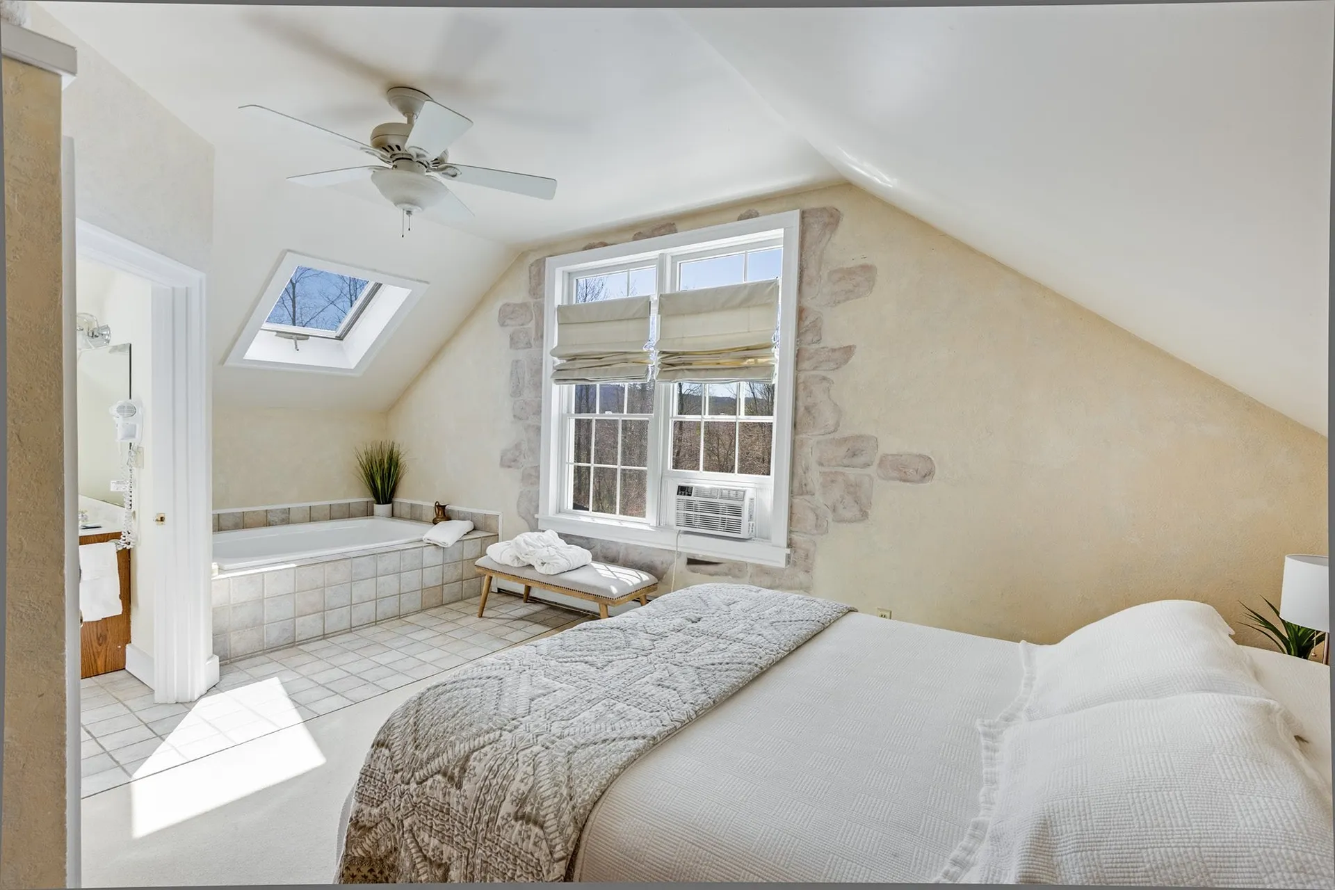 54 Red Clover Lane Mendon VT 05701