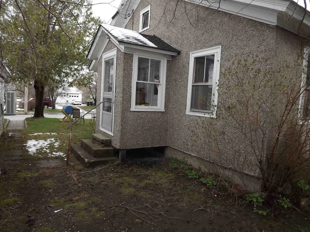 8 Canaan Street Canaan NH 03741