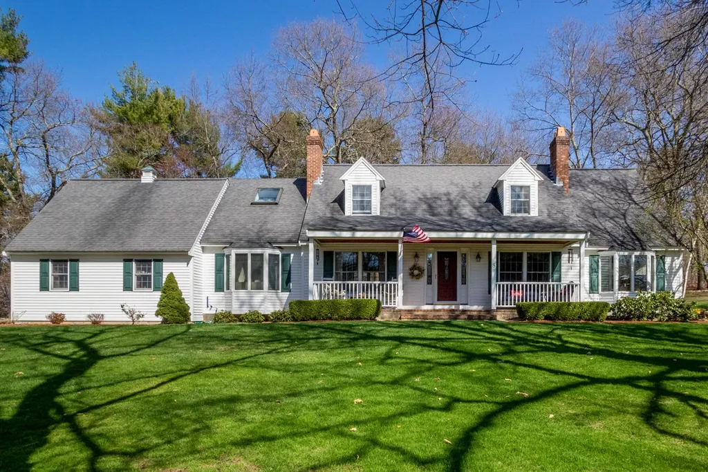 8 Kent Street Windham NH 03087