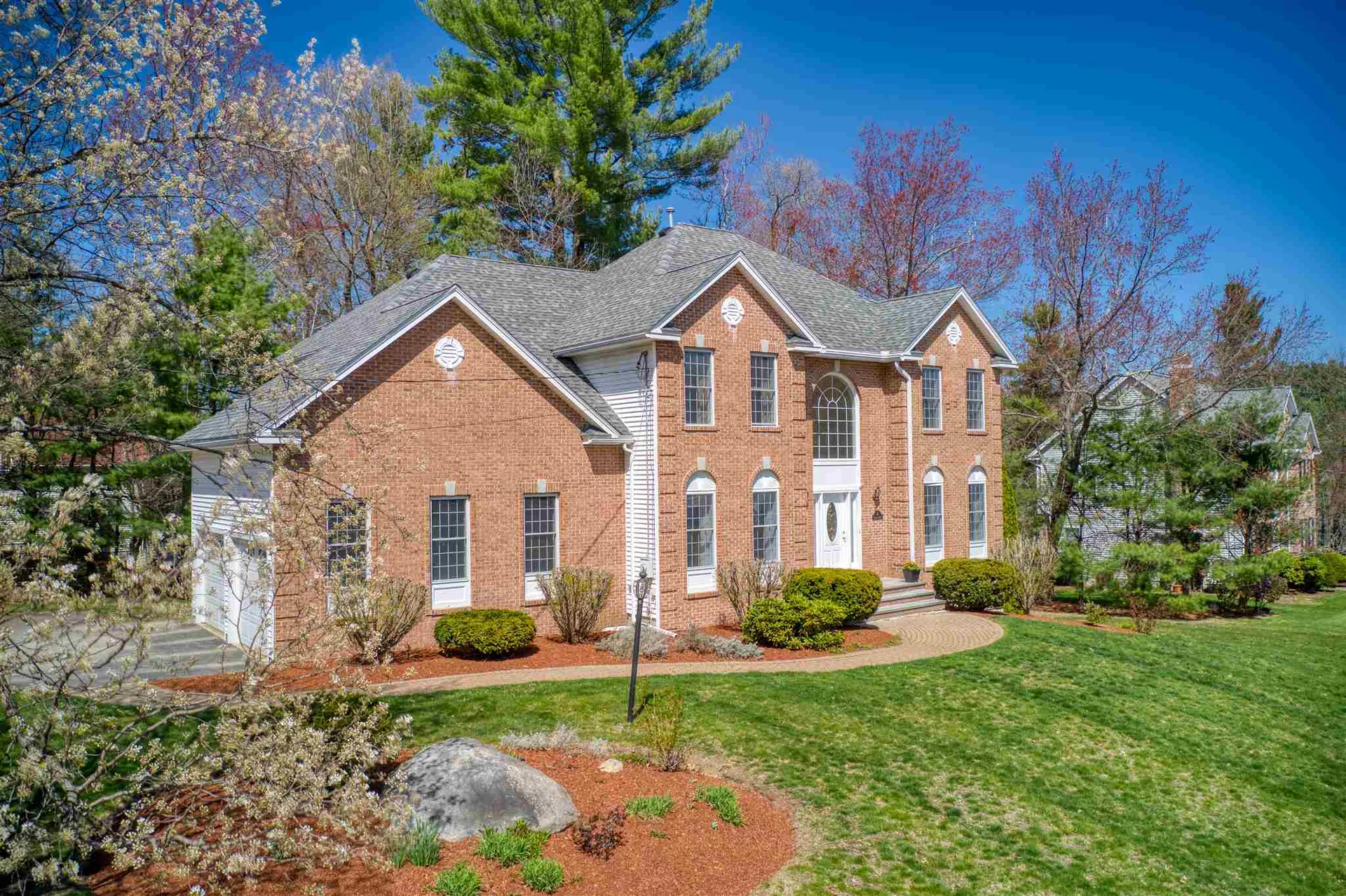 8 Rosecliff Drive Nashua NH 03062