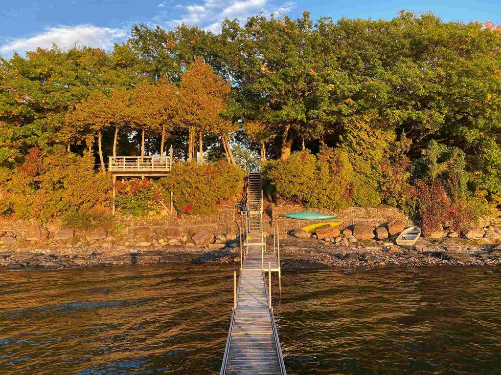 20 Point Of Tongue Alburgh VT 05440