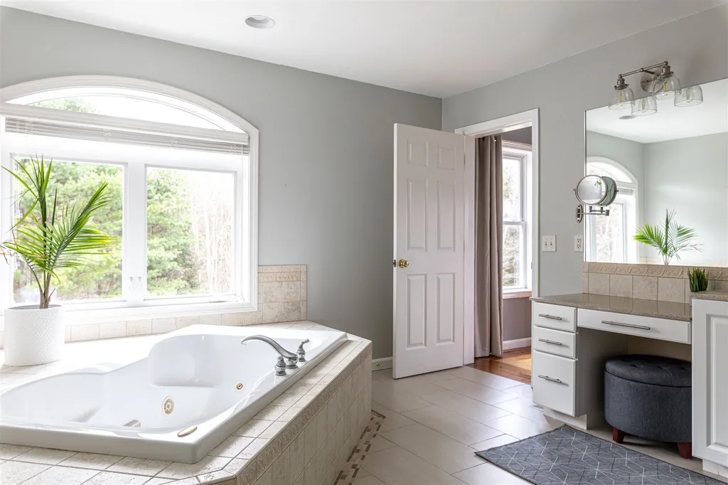 200 Greystone Estates Richmond VT 05477