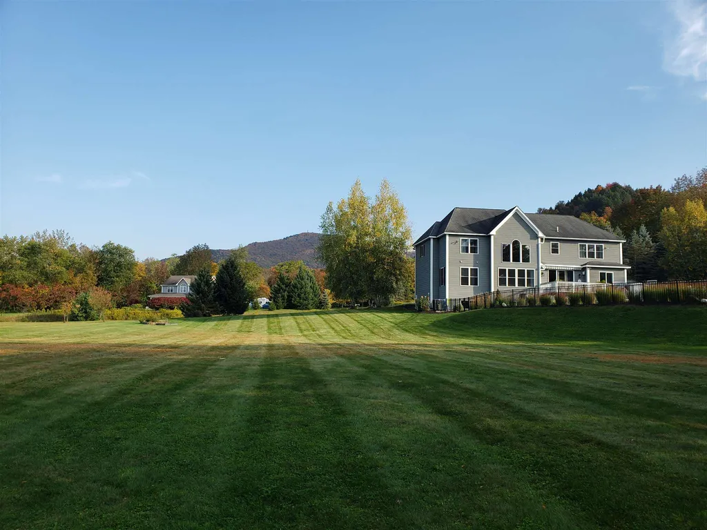 200 Greystone Estates Richmond VT 05477