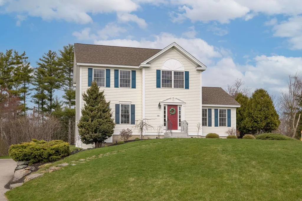 30 Pond Road Raymond NH 03077