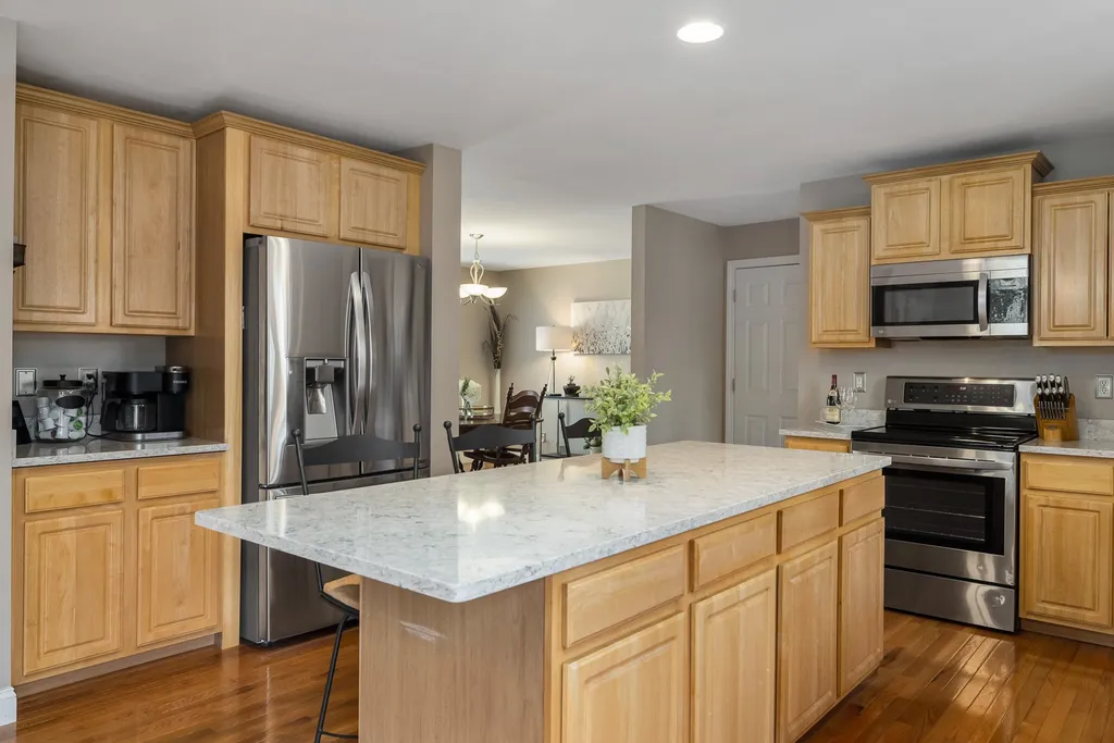 30 Pond Road Raymond NH 03077