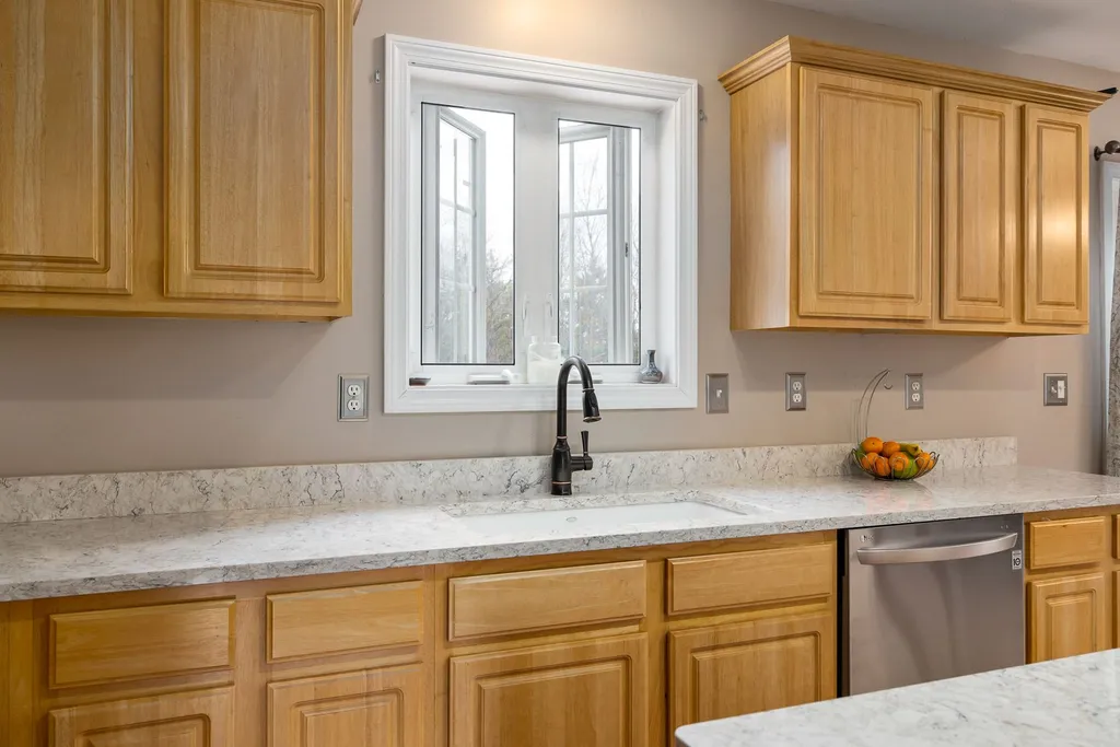 30 Pond Road Raymond NH 03077