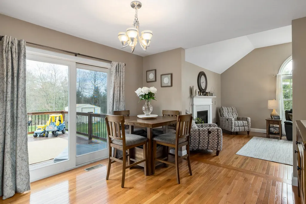 30 Pond Road Raymond NH 03077