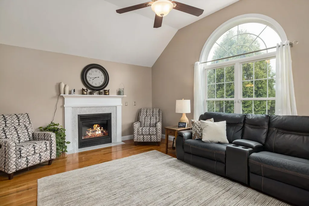 30 Pond Road Raymond NH 03077