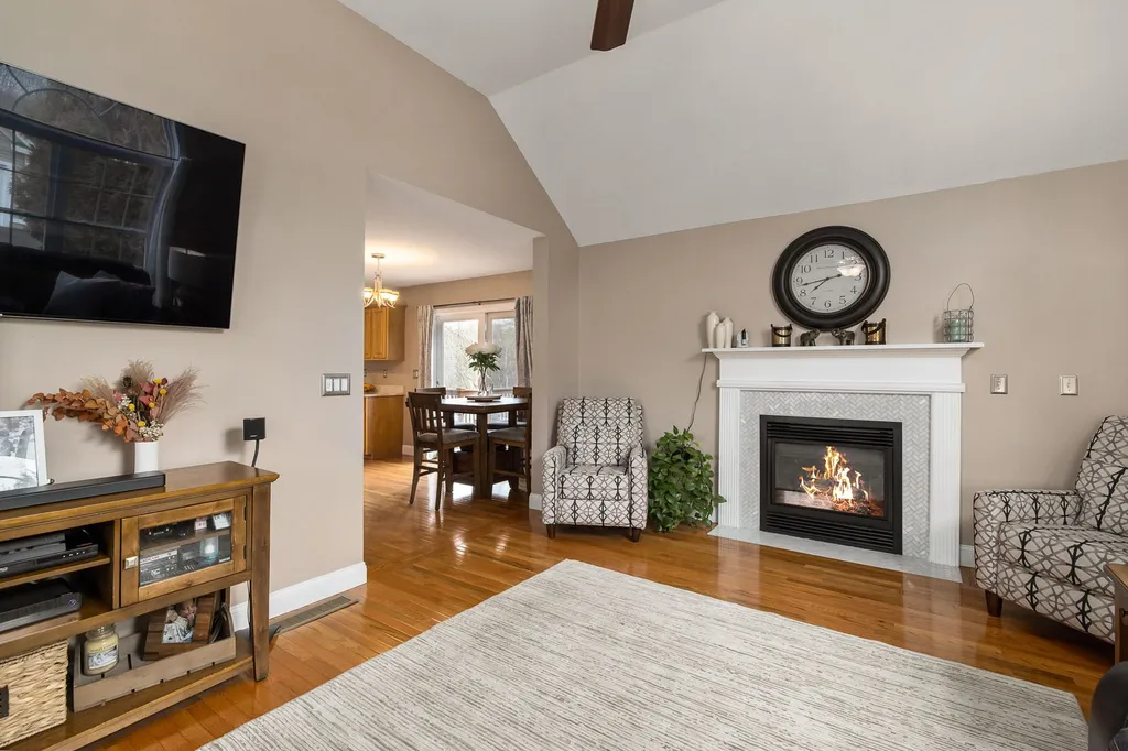 30 Pond Road Raymond NH 03077