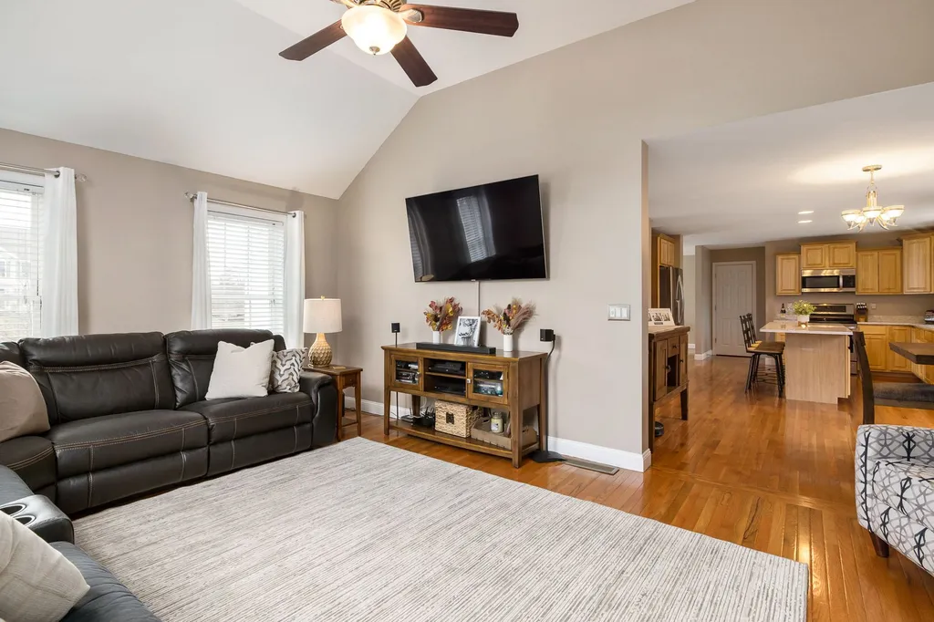 30 Pond Road Raymond NH 03077
