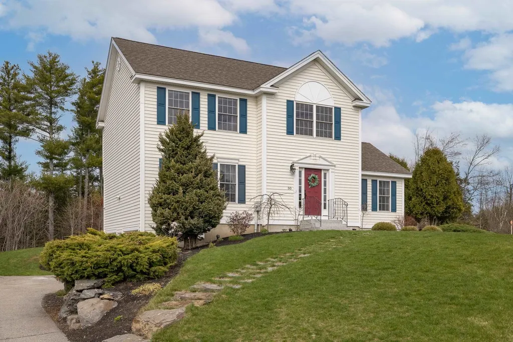 30 Pond Road Raymond NH 03077
