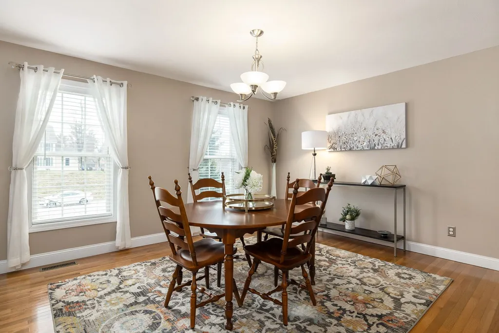 30 Pond Road Raymond NH 03077