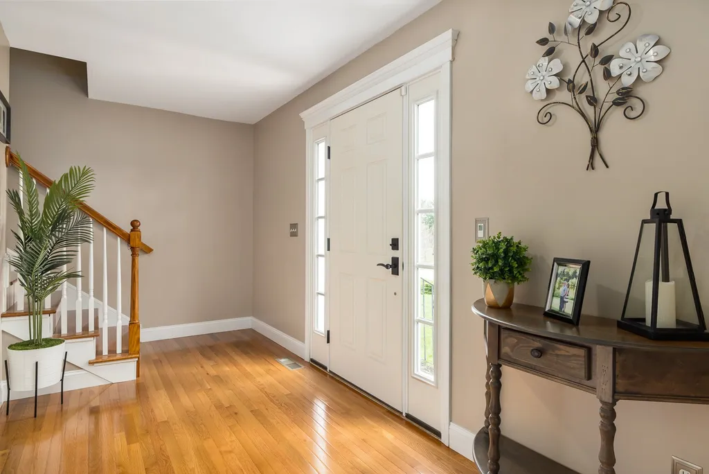 30 Pond Road Raymond NH 03077
