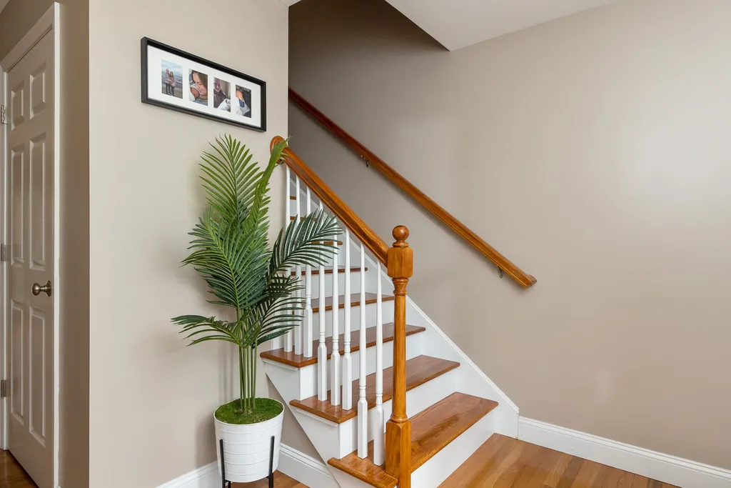 30 Pond Road Raymond NH 03077