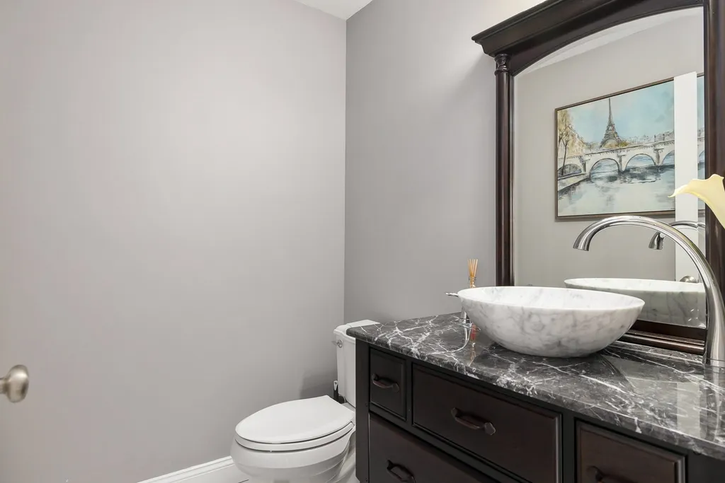 30 Pond Road Raymond NH 03077