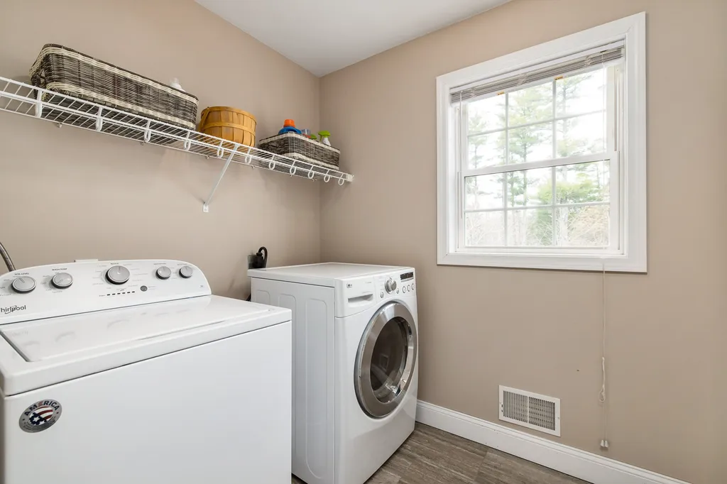 30 Pond Road Raymond NH 03077