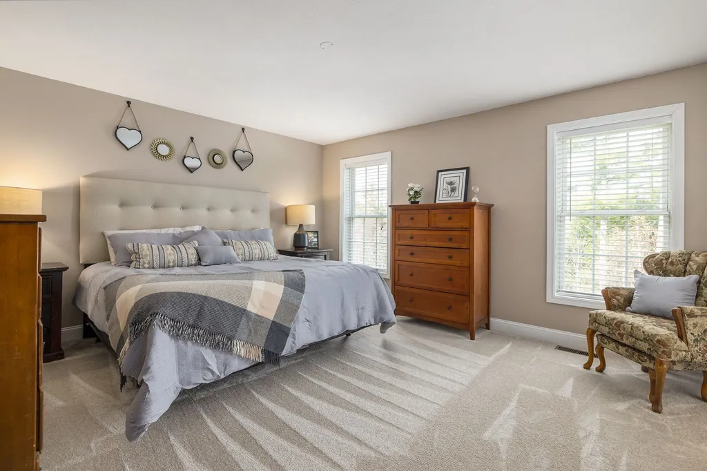 30 Pond Road Raymond NH 03077