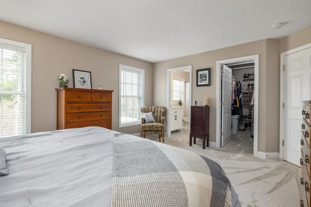 30 Pond Road Raymond NH 03077