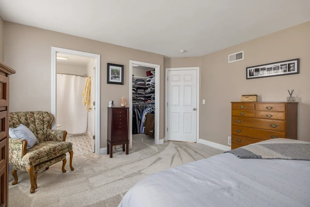 30 Pond Road Raymond NH 03077