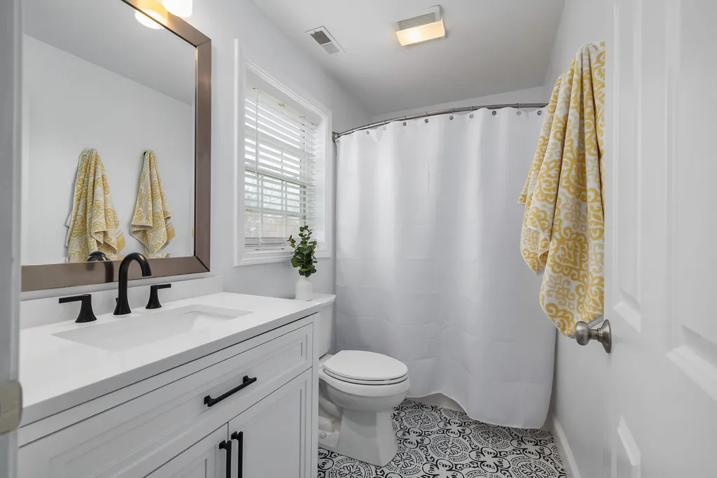 30 Pond Road Raymond NH 03077