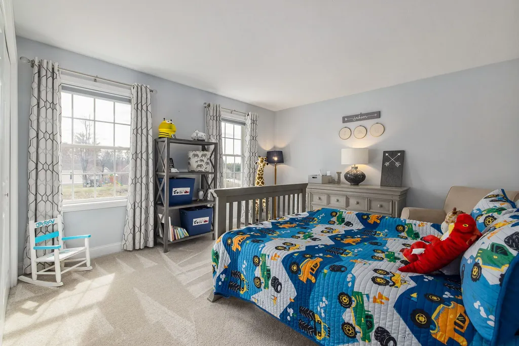 30 Pond Road Raymond NH 03077