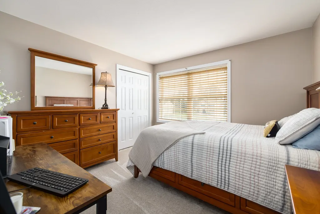 30 Pond Road Raymond NH 03077