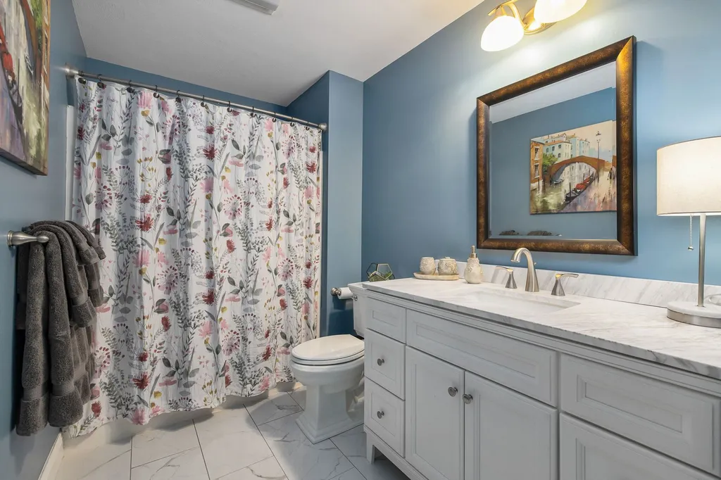 30 Pond Road Raymond NH 03077